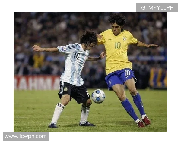 卡卡领衔AC米兰对决曼联的经典对抗赛回顾与分析