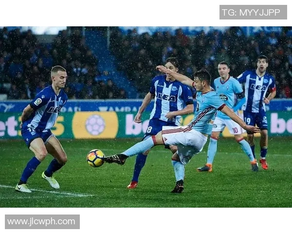 曼彻斯特联队与狼队激战正酣谁能在英超赛场上笑到最后