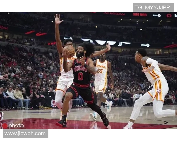 热火与老鹰季后赛对决精彩回顾与赛季展望分析