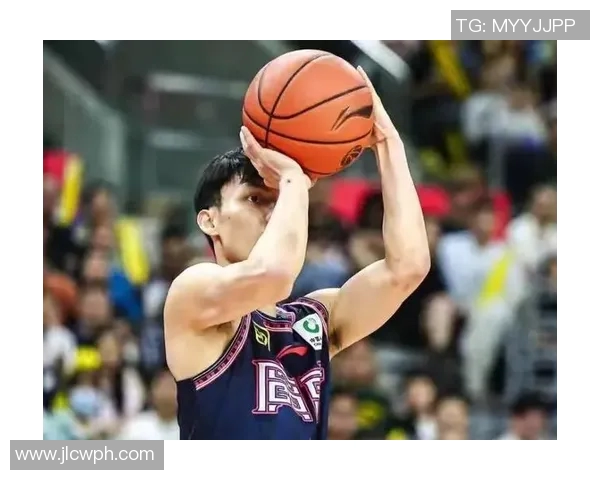 翟晓川的篮球之路：从青涩少年到赛场英雄的成长故事