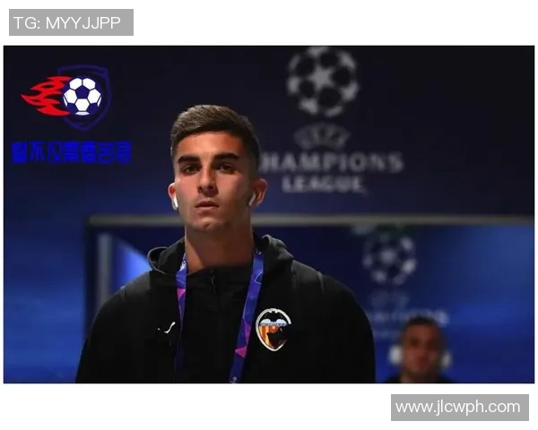 费兰托雷斯的崛起之路:从青训小将到足球明星的华丽转身 费兰托雷斯的崛起之路:从青训小将到足球明星的华丽转身