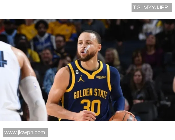 AC米兰与曼彻斯特联激战正酣比分揭晓引发球迷热议