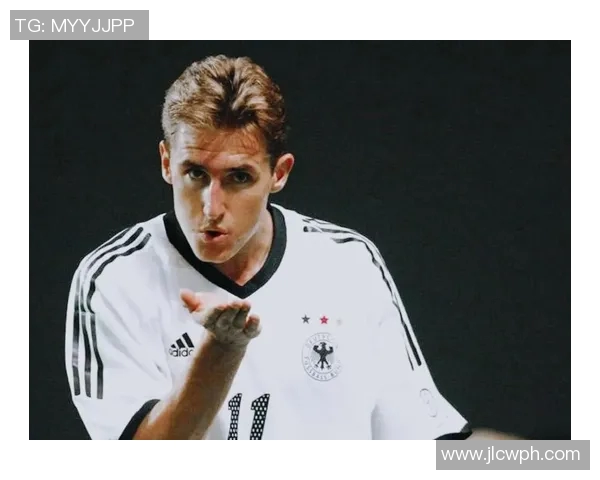 克罗斯的足球传奇之路：从少年天才到世界顶级中场的蜕变与荣耀